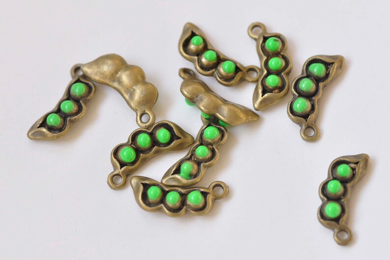 10 pcs Antique Bronze Enamel Epoxy Pea Pod Charms Pendants A5815
