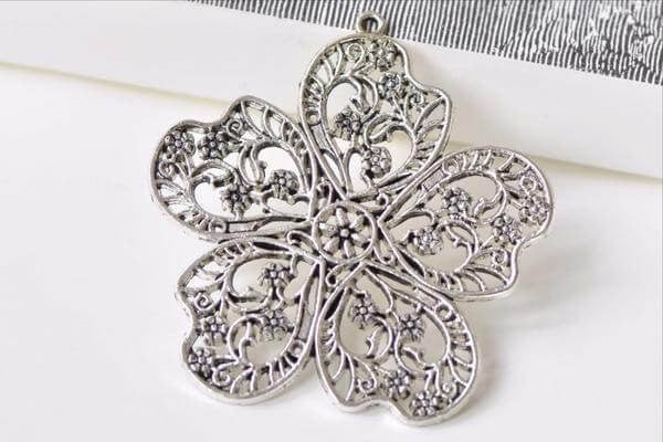 4 pcs Antique Silver Cut Out Large Flower Charms Pendants A4890