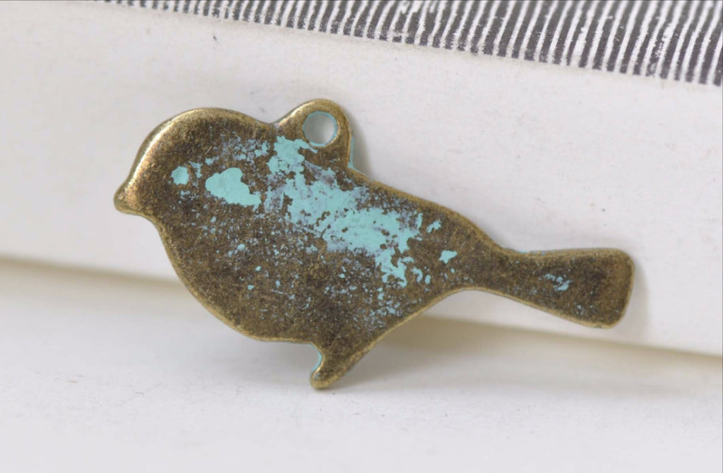 10 pcs Antique Bronze Green Patina Sparrow Bird Charms A4959