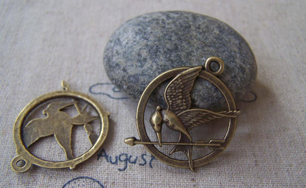 Birds, Pets & Animals - 10 pcs Antique Bronze Bird Carrying Arrow Round Circle Pendants A3685