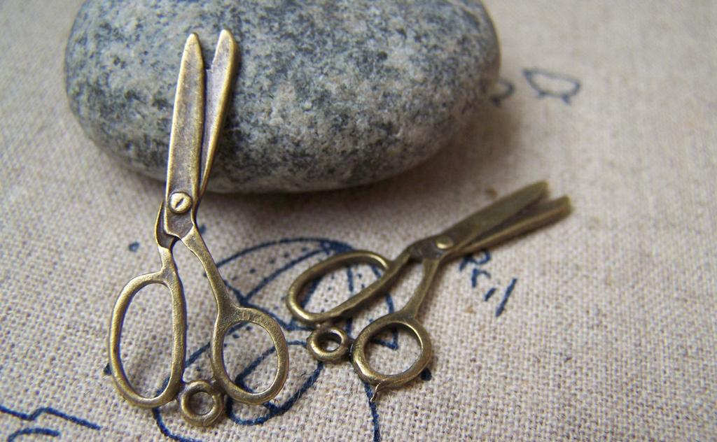 Accessories - 10 Pcs Antique Bronze Scissors Charms Flat Sewing Fabric Scissors Pendants 14x30mm A1714