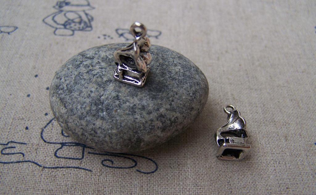 Accessories - 10 Pcs Antique Silver Old-Fashioned Phonograph Gramophone Charms 9x14mm A1647