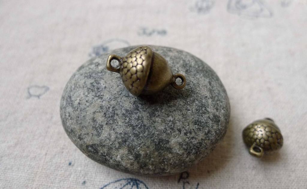 Plants & Trees - 10 pcs Antique Bronze 3D Acorns Pinecones Connectors Charms A6631