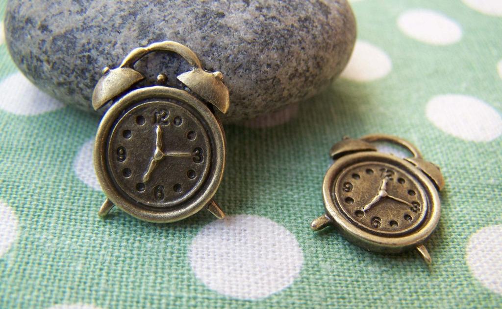 People, Profession & Hobby - 10 pcs Antique Bronze Alarming Heart Clock Charms A1641