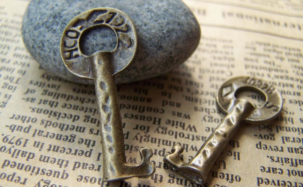 Keys & Locks - 10 pcs Antique Bronze Ancient Key Charms Pendants A203