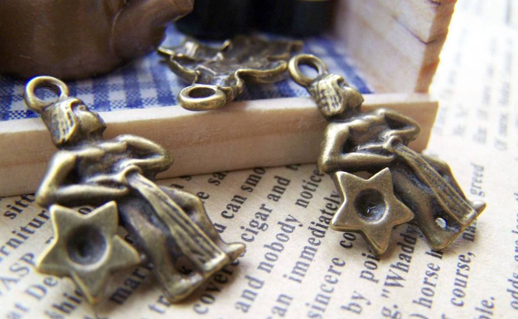 Ocean, Weather & Symbols - 10 pcs Antique Bronze Aquarius Water-Bearer Constellation Charms A2869