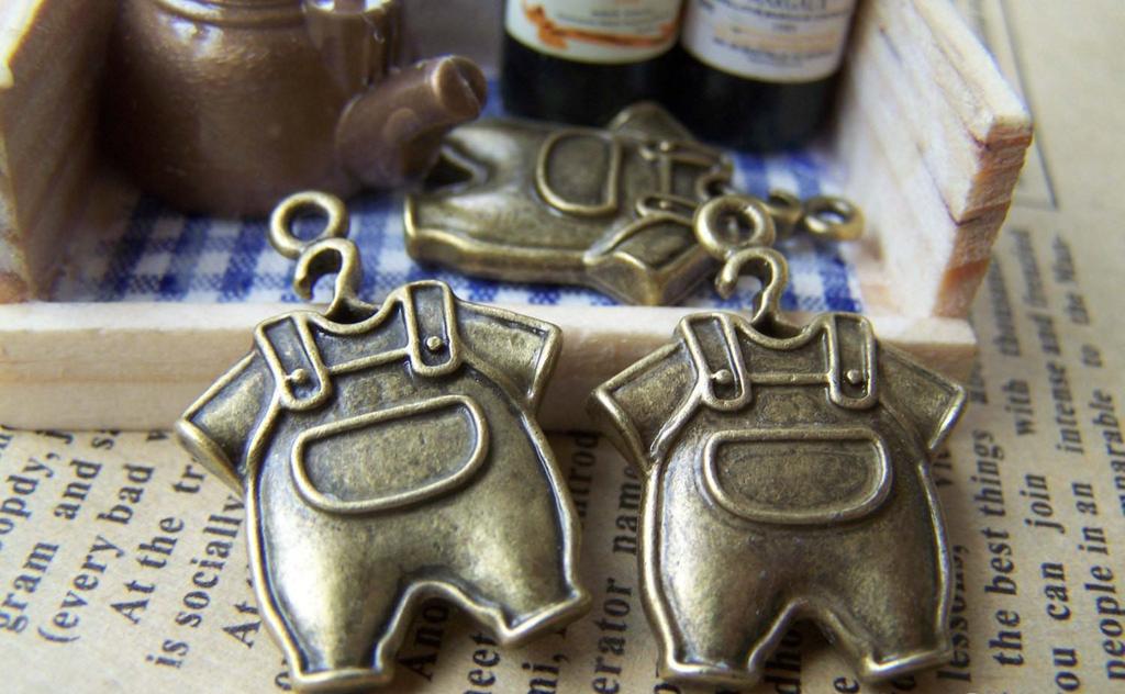 People's Accessories - 10 pcs Antique Bronze Baby Overall Pants Trousers Charms 19x24mm A1914