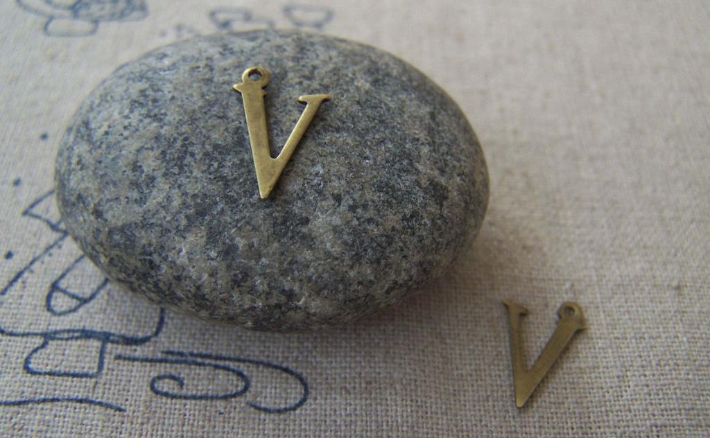 Accessories - 10 Pcs Of Antique Bronze Brass Alphabet Letter V Charms 10x15mm A2427