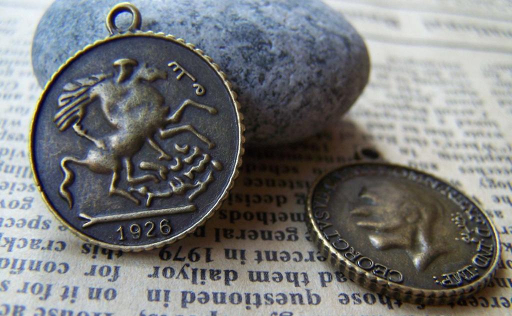 Accessories - 10 Pcs Of Antique Bronze British Coins Charms 22mm A4728