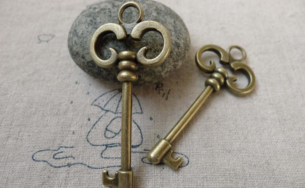 Accessories - 10 Pcs Of Antique Bronze Crown Key Pendants Charms 24x56mm A6475