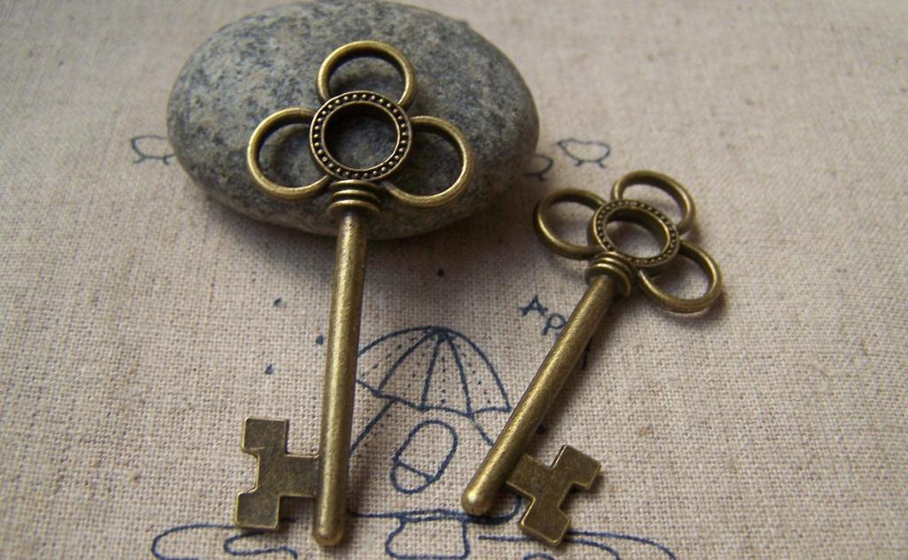 Accessories - 10 Pcs Of Antique Bronze Filigree Key Charms 23x54mm A174
