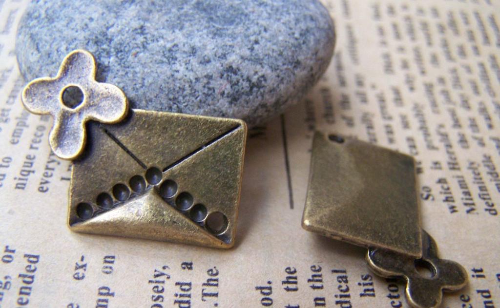 Accessories - 10 Pcs Of Antique Bronze Flower Mail Envelope Connectors Pendants 20x25mm A221
