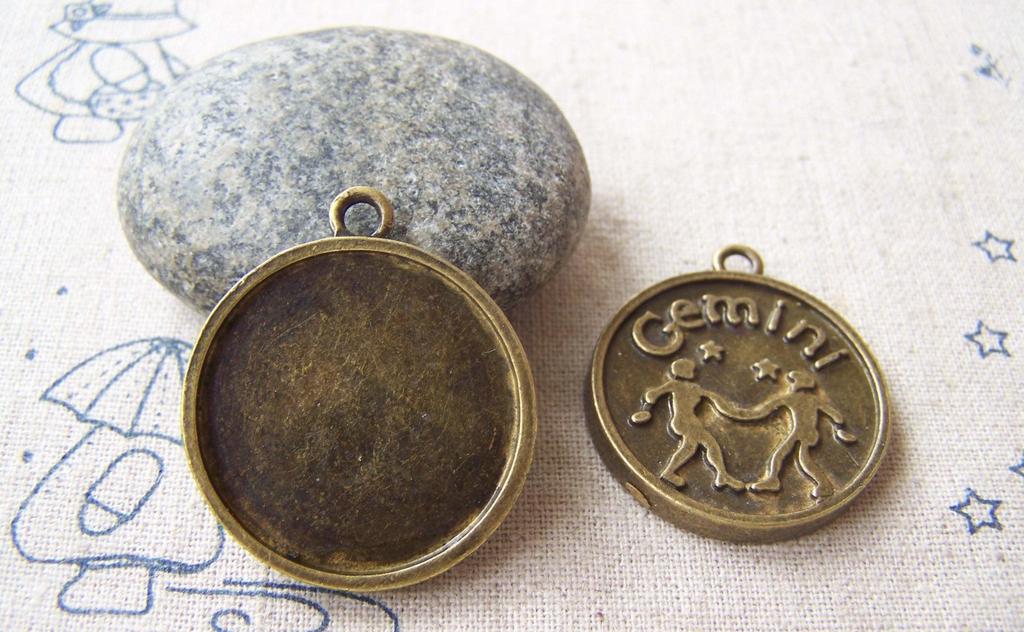 Accessories - 10 Pcs Of Antique Bronze Gemini Twins Round Base Setting Charms Match 25mm Cameo A3415