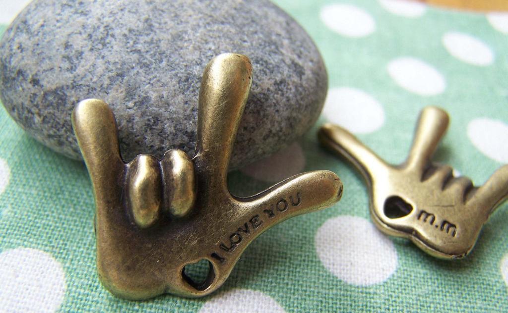 Accessories - 10 Pcs Of Antique Bronze Hand Charms Pendants 28x29mm A2781