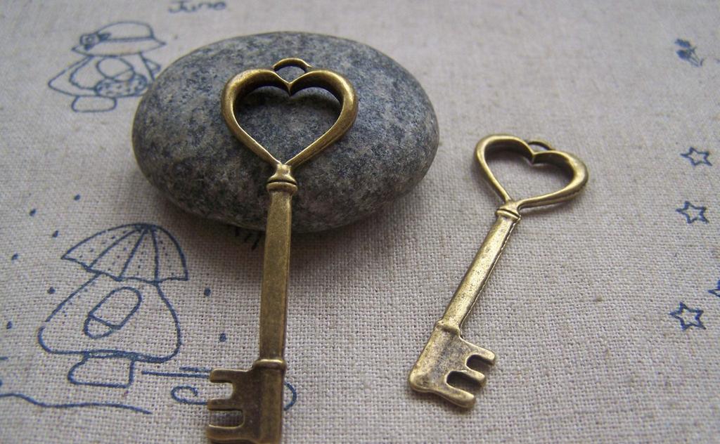 Accessories - 10 Pcs Of Antique Bronze Heart Skeleton Key Charms Pendants Huge Size 18x50mm A4586