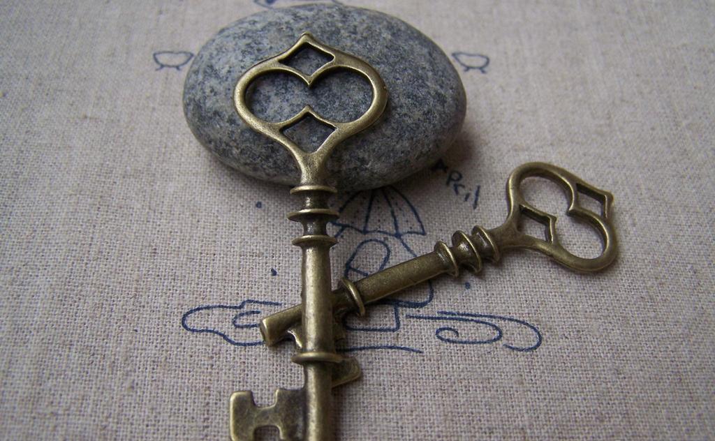 Accessories - 10 Pcs Of Antique Bronze Heart Skeleton Key Charms Pendants Huge Size 21x60mm A173