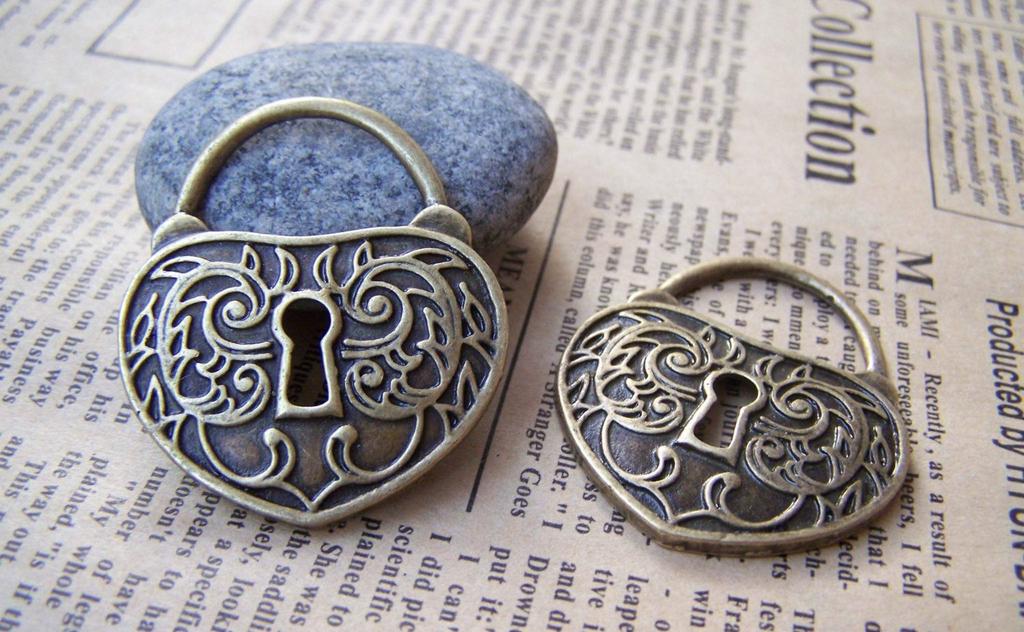 Keys & Locks - 10 pcs Antique Bronze Bear Face Lock Pendants Charms 35x41mm A3333
