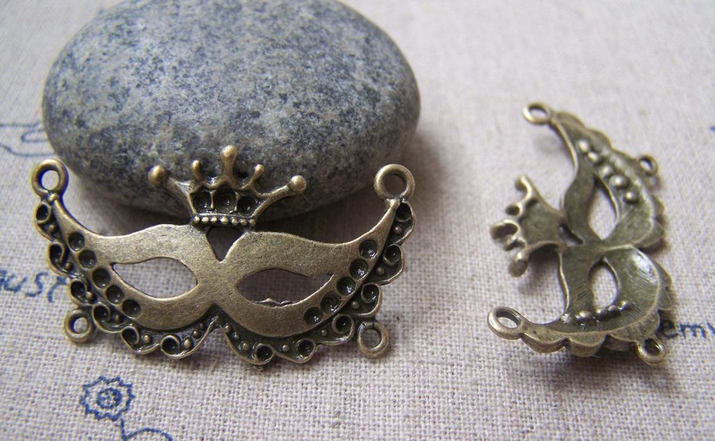 Accessories - 10 Pcs Of Antique Bronze Huge Crown Halloween Face Mask Pendants 20x39mm A2934