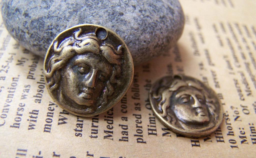 Accessories - 10 Pcs Of Antique Bronze Jesus Christ Round Charms 17mm A707