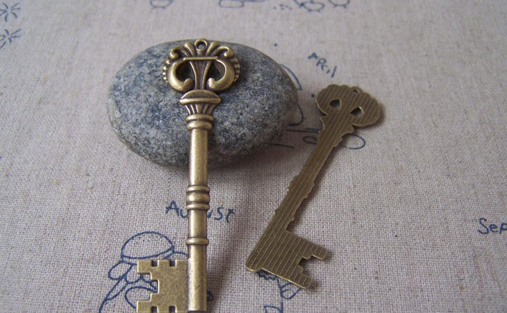 Accessories - 10 Pcs Of Antique Bronze Key Pendants Charms 14x60mm A4558