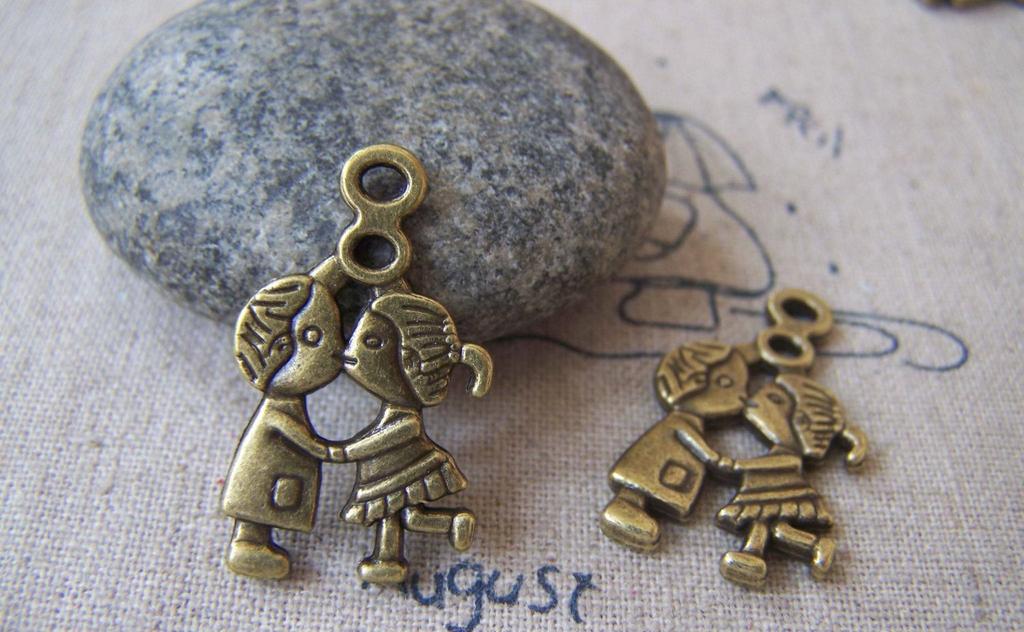 Accessories - 10 Pcs Of Antique Bronze Kissing Children Charms 16x27mm A4346