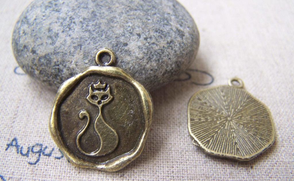 Accessories - 10 Pcs Of Antique Bronze Lovely Cat Crown Queen Charms Pendants 20mm A2929