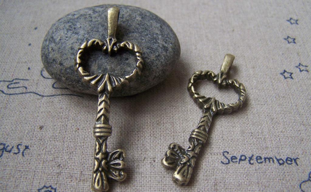 Accessories - 10 Pcs Of Antique Bronze Lovely Key Pendants Charms 18x52mm A2931