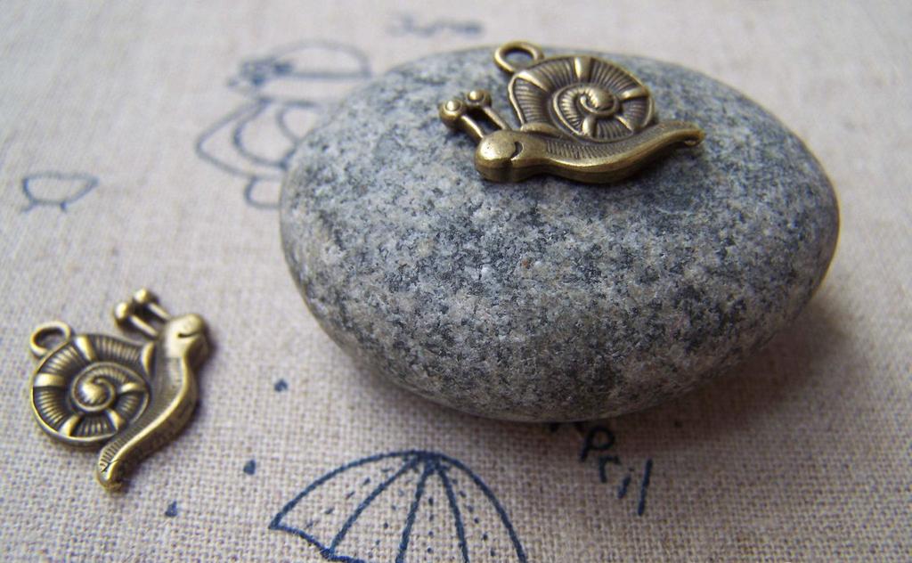 Accessories - 10 Pcs Of Antique Bronze Lovely Snail Charms Double Sided 15x18mm A673
