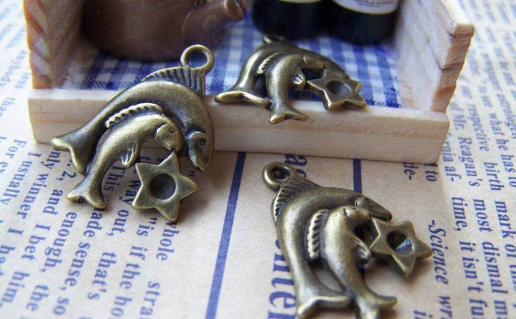 Accessories - 10 Pcs Of Antique Bronze Pisces The Fish Constellation Charms 18x25mm A2709
