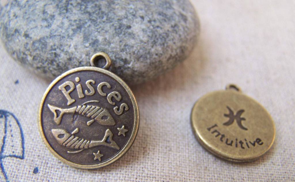 Accessories - 10 Pcs Of Antique Bronze Pisces The Fish Constellation Round Charms Pendants 18mm A1930