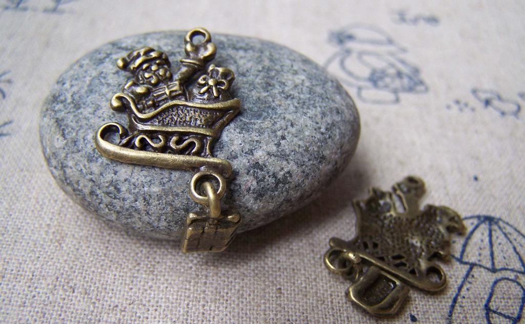 Accessories - 10 Pcs Of Antique Bronze Santa Claus Christmas Gift Charms Pendants 17x17mm A513