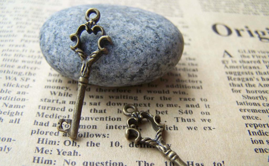 Accessories - 10 Pcs Of Antique Bronze Skeleton Key Charms 10x30mm A193