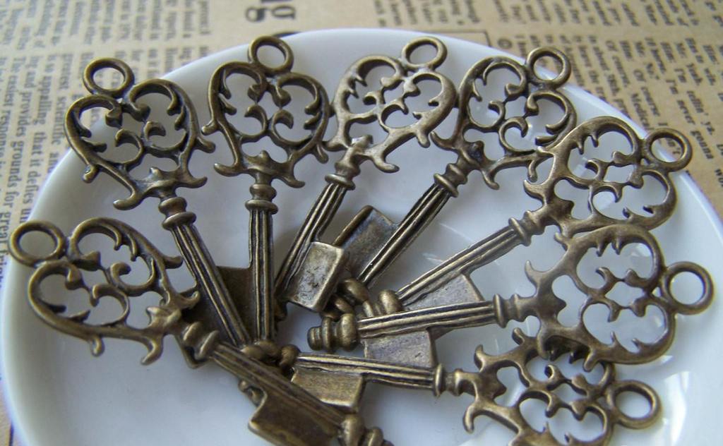 Accessories - 10 Pcs Of Antique Bronze Skeleton Key Charms 17x43mm A178