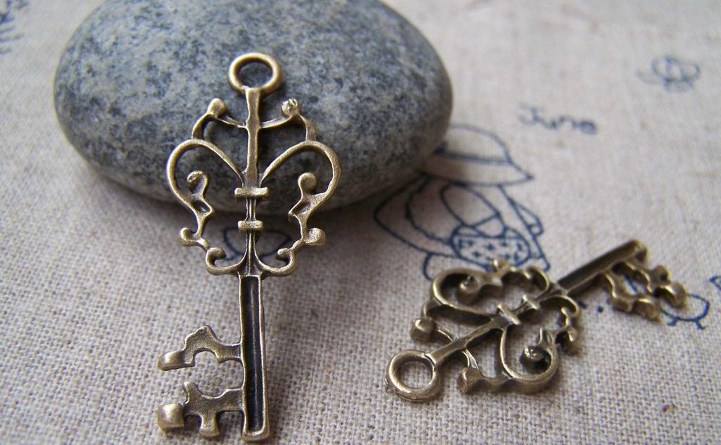 Accessories - 10 Pcs Of Antique Bronze Skeleton Key Charms Pendants 16x36mm A201