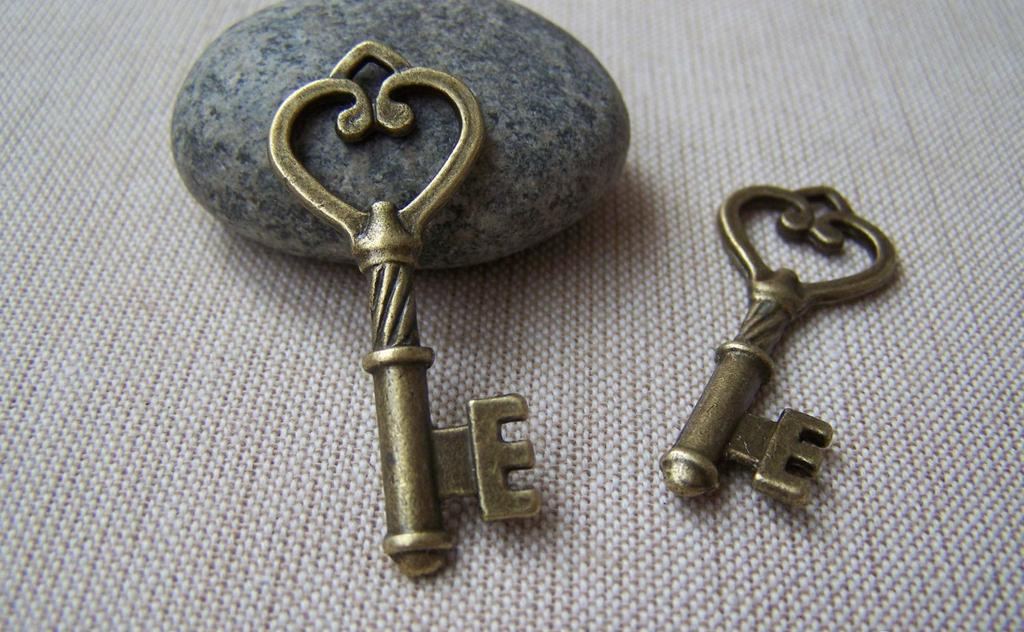 Accessories - 10 Pcs Of Antique Bronze Skeleton Key Charms Pendants 18x45mm A175