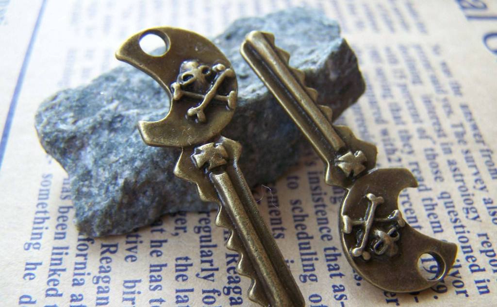 Accessories - 10 Pcs Of Antique Bronze Skull Key Pendants Charms 13x37mm A207