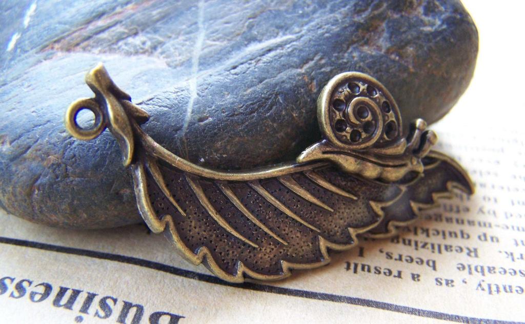 Accessories - 10 Pcs Of Antique Bronze Snail On The Leaf Pendants Charms 20x48mm A3927