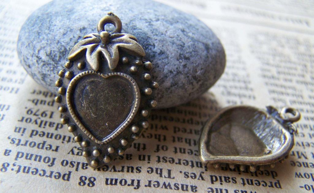Accessories - 10 Pcs Of Antique Bronze Strawberry Base Setting Match 10x10mm Heart Cameo A3223