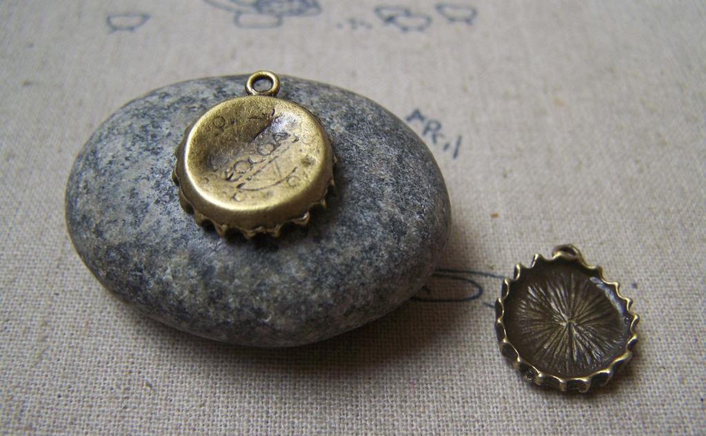 Accessories - 10 Pcs Of Antique Bronze Textured Drink Bottle Cap Charms 16x21mm A4742
