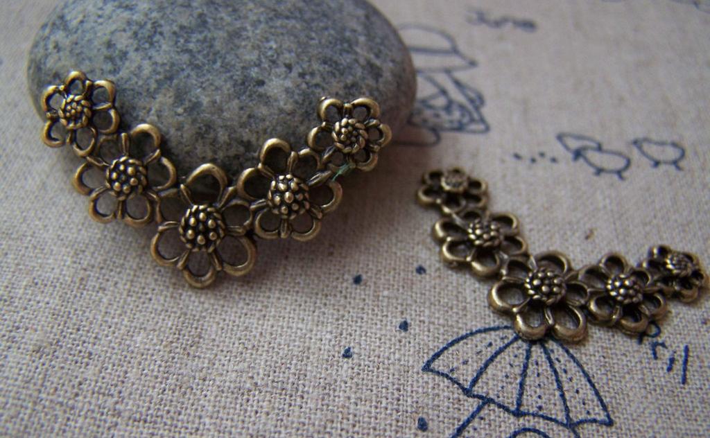 Accessories - 10 Pcs Of Antique Bronze V Shaped Five Flower Connectors Charms 20x33mm A355