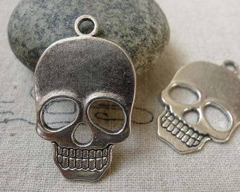 Accessories - 10 Pcs Of Antique Silver Flat Skull Charms 22x31mm  A6452