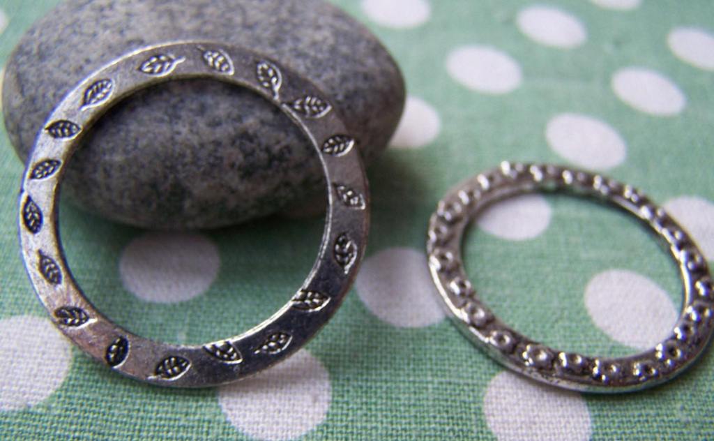 Accessories - 10 Pcs Of Antique Silver Flower And Leaf Circle Ring Charms 32mm A3477