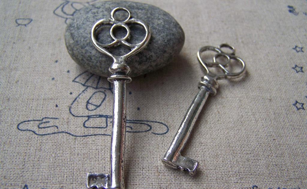 Accessories - 10 Pcs Of Antique Silver Skeleton Key Pendants Charms 20x62mm A1246
