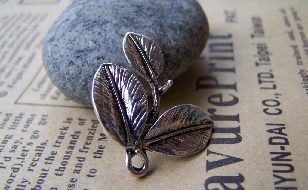 Accessories - 10 Pcs Of Antique Silver Three Leaf Branch Charms 23x23mm A959