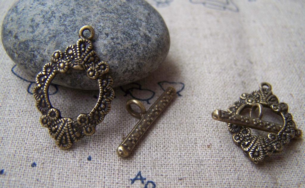 Accessories - 10 Sets Of Antique Bronze Oval Textured Flower Toggle Clasps 17x24mm A228