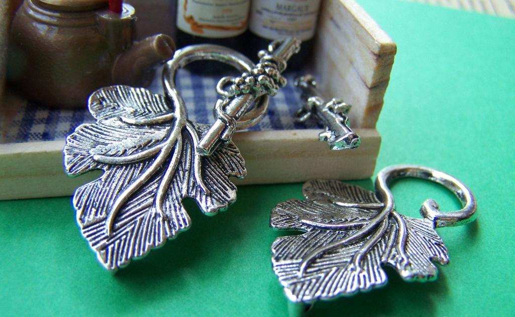 Accessories - 10 Sets Of Antique Silver Vine Leaf Toggle Clasps A2800