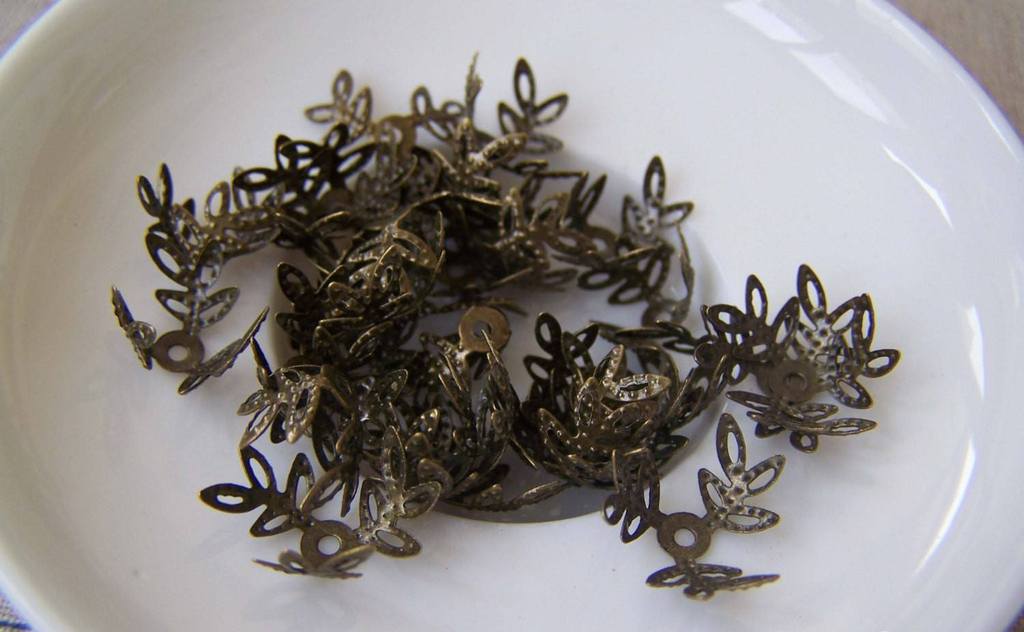 Accessories - 100 Pcs Of Antique Bronze Three Leaf Filigree Bead Caps 14mm A590