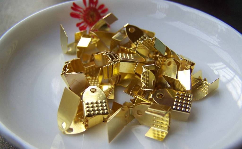 Accessories - 100 Pcs Of Gold Tone Fold Over Crimp Head Clasps Size 7x11mm A3619