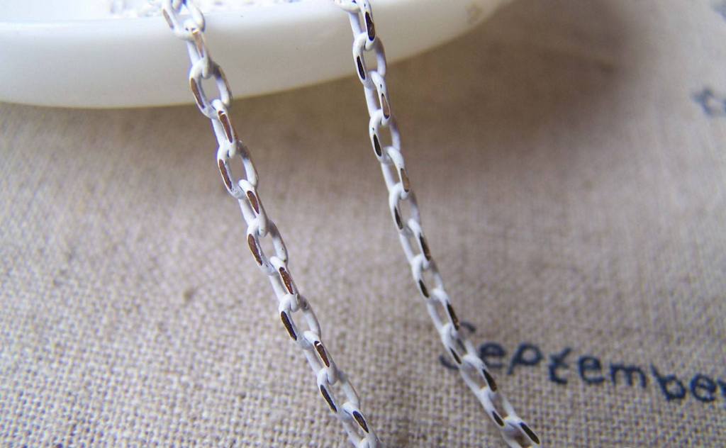 Accessories - 16 Ft (5m) Of White Painted Textured Brass Oval Cable Chain 2x4mm A3029