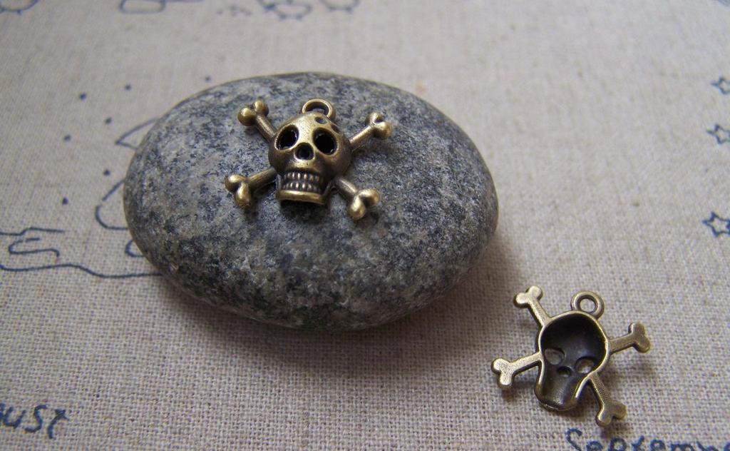 Accessories - 20 Pcs Antique Bronze Skull And Crossbones Charms 15x16mm A5221
